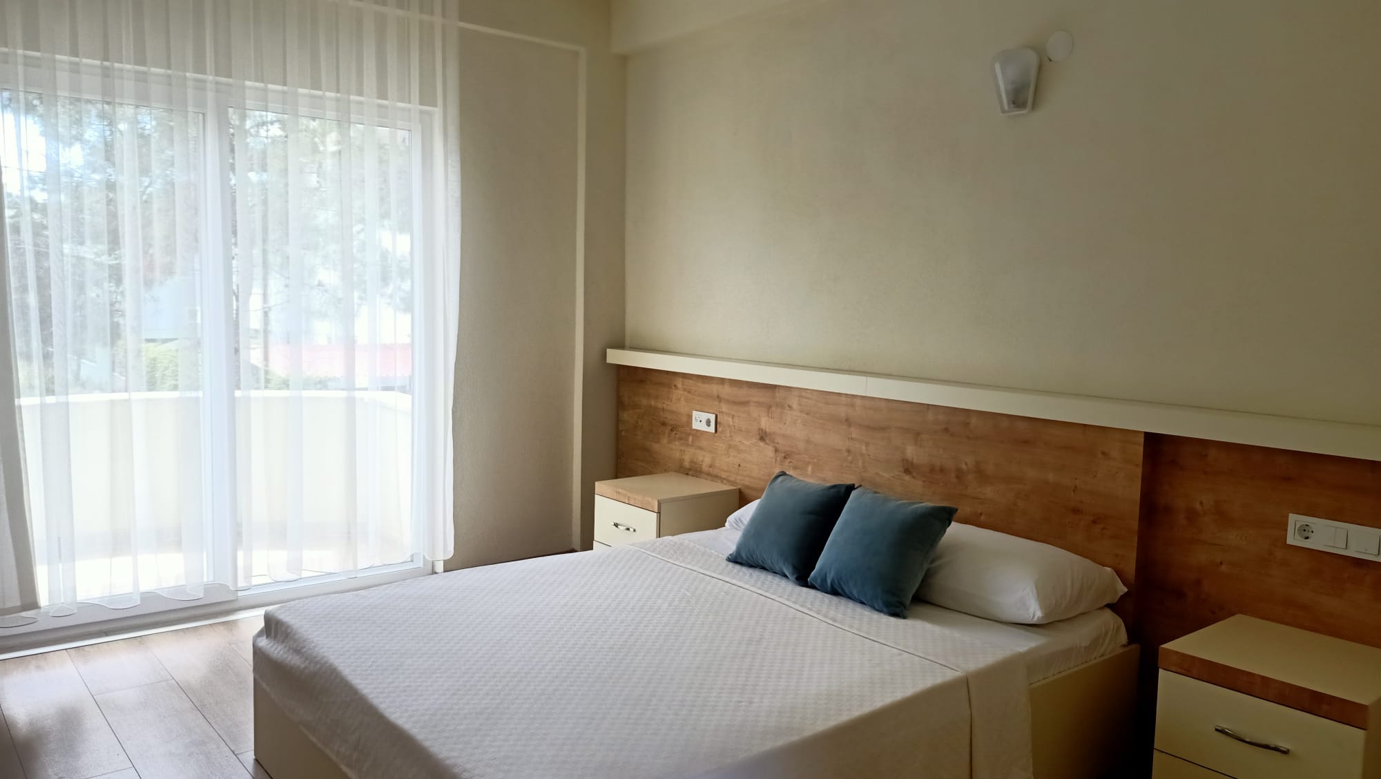 Room 01